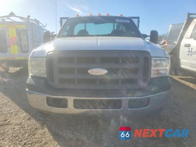 Zdjęcie 9 z 11 samochodu: 2006 FORD F350 SUPER DUTY FLATBED TRUCK VIN:1FDWF36P76EC38028 - miniatura
