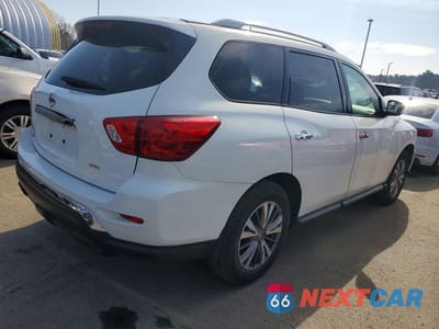 Trzecie zdjęcie samochodu z tyłu: 2018 NISSAN PATHFINDER S VIN:5N1DR2MM3JC631577 - miniatura