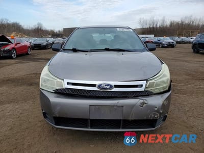 Piąte zdjęcie samochodu w środku: 2011 FORD FOCUS SE VIN:1FAHP3FN0BW100401 - miniatura