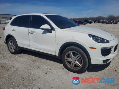 Czwarte zdjęcie samochodu z boku: 2016 PORSCHE CAYENNE VIN:WP1AA2A28GKA37646 - miniatura