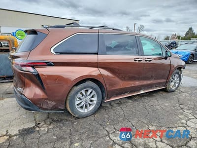 Trzecie zdjęcie samochodu z tyłu: 2023 TOYOTA SIENNA XLE 7-PASSENGER VIN:5TDYSKFC6PS082902 - miniatura
