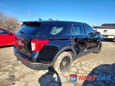 Trzecie zdjęcie samochodu z tyłu: 2023 FORD EXPLORER POLICE INTERCEPTOR VIN:1FM5K8AB8PGB13027 - miniatura