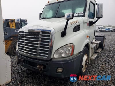 Zdjęcie 9 z 10 samochodu: 2012 FREIGHTLINER CASCADIA SEMI TRUCK VIN:1FUBGADV7CLBJ9856 - miniatura