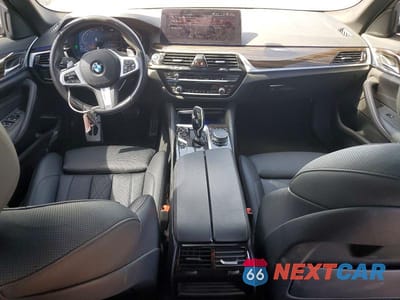 Zdjęcie 8 z 11 samochodu: 2021 BMW 530 I VIN:WBA53BH07MCF50698 - miniatura