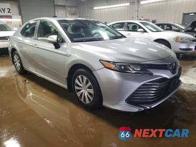 Czwarte zdjęcie samochodu z boku: 2020 TOYOTA CAMRY HYBRID LE VIN:4T1C31AK6LU542979 - miniatura