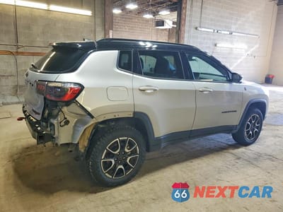 Trzecie zdjęcie samochodu z tyłu: 2025 JEEP COMPASS TRAILHAWK VIN:3C4NJDDN3ST564134 - miniatura