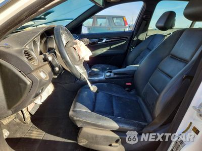 Zdjęcie 7 z 13 samochodu: 2014 MERCEDES-BENZ C 250 VIN:WDDGF4HBXEA962890 - miniatura