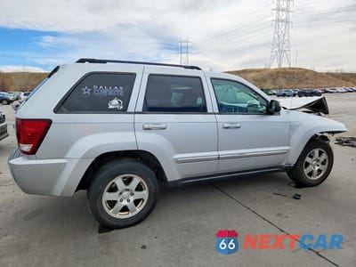 Trzecie zdjęcie samochodu z tyłu: 2010 JEEP GRAND CHEROKEE LAREDO VIN:1J4PR4GK9AC140349 - miniatura