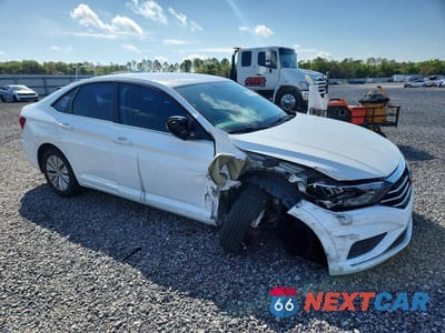 Czwarte zdjęcie samochodu z boku: 2019 VOLKSWAGEN JETTA S VIN:3VWCB7BU0KM203659 - miniatura