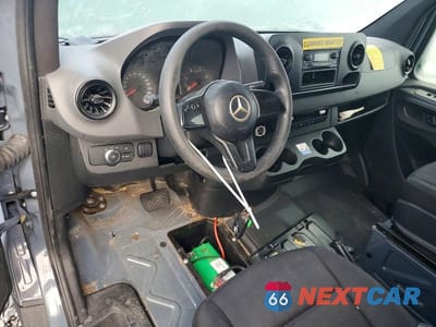 Zdjęcie 8 z 11 samochodu: 2019 MERCEDES BENZ SPRINTER 2500 DELIVERY VAN VIN:WD4PF1CD9KP127556 - miniatura