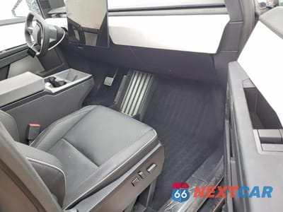 Zdjęcie 8 z 12 samochodu: 2024 TESLA CYBERTRUCK VIN:7G2CEHED1RA038421 - miniatura
