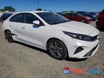 Czwarte zdjęcie samochodu z boku: 2024 KIA FORTE LXS VIN:3KPF24AD1RE812456 - miniatura