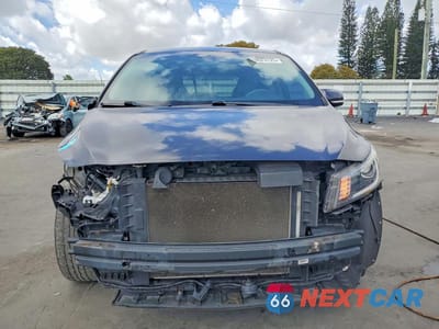 Piąte zdjęcie samochodu w środku: 2019 KIA SEDONA LX VIN:KNDMB5C18K6512196 - miniatura