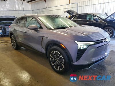 Czwarte zdjęcie samochodu z boku: 2024 CHEVROLET BLAZER 2LT VIN:3GNKDBRJ8RS194620 - miniatura