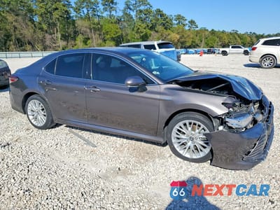Czwarte zdjęcie samochodu z boku: 2020 TOYOTA CAMRY HYBRID XLE VIN:4T1F31AK5LU540136 - miniatura