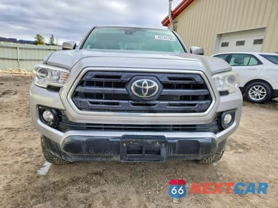Piąte zdjęcie samochodu w środku: 2019 TOYOTA TACOMA SR5 V6 VIN:3TMDZ5BNXKM074023 - miniatura