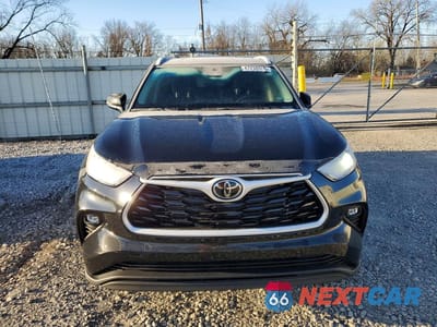 Piąte zdjęcie samochodu w środku: 2026 TOYOTA HIGHLANDER XLE VIN:5TDKDRBH7TS605493 - miniatura