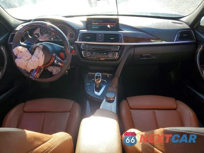 Zdjęcie 8 z 12 samochodu: 2017 BMW 330 XI VIN:WBA8D9C39HA004472 - miniatura