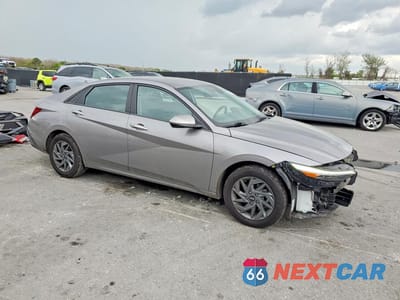 Czwarte zdjęcie samochodu z boku: 2024 HYUNDAI ELANTRA HYBRID BLUE VIN:KMHLM4DJXRU118182 - miniatura