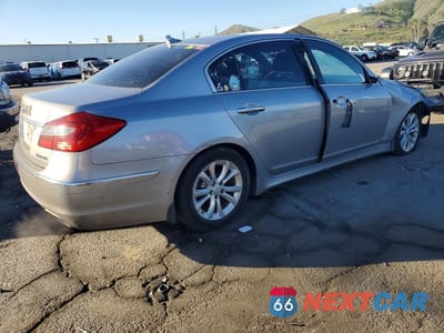 Trzecie zdjęcie samochodu z tyłu: 2013 HYUNDAI GENESIS 3.8L VIN:KMHGC4DD4DU228698 - miniatura