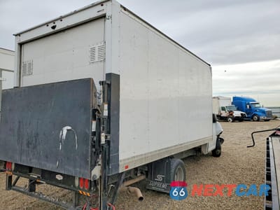 Trzecie zdjęcie samochodu z tyłu: 2018 CHEVROLET EXPRESS BOX TRUCK VIN:1GB3GSCGXJ1341239 - miniatura