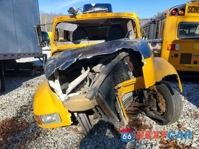 Piąte zdjęcie samochodu w środku: 2002 INTERNATIONAL 4700 UTILITY / SERVICE TRUCK VIN:1HTSCABM02H557147 - miniatura