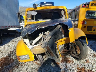 Piąte zdjęcie samochodu w środku: 2002 INTERNATIONAL 4700 UTILITY / SERVICE TRUCK VIN:1HTSCABM02H557147 - miniatura
