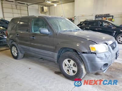 Czwarte zdjęcie samochodu z boku: 2006 FORD ESCAPE XLT VIN:1FMYU02Z97KA43118 - miniatura