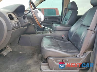 Zdjęcie 7 z 13 samochodu: 2011 GMC YUKON XL DENALI VIN:1GKS2MEF6BR398986 - miniatura