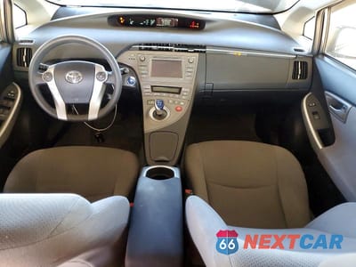 Zdjęcie 8 z 12 samochodu: 2014 TOYOTA PRIUS TWO VIN:JTDKN3DU2E1778391 - miniatura