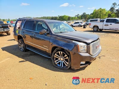 Czwarte zdjęcie samochodu z boku: 2017 GMC YUKON DENALI VIN:1GKS1CKJ7HR292934 - miniatura