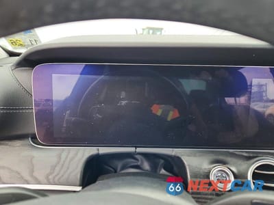 Zdjęcie 9 z 12 samochodu: 2018 MERCEDES-BENZ E 300 4MATIC VIN:WDDZF4KB1JA302653 - miniatura
