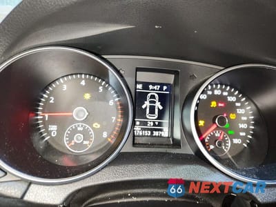 Zdjęcie 9 z 12 samochodu: 2010 VOLKSWAGEN GTI VIN:WVWHV7AJ2AW323842 - miniatura