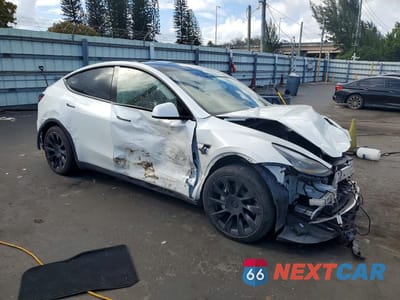 Czwarte zdjęcie samochodu z boku: 2023 TESLA MODEL Y VIN:7SAYGDEE7PA188182 - miniatura
