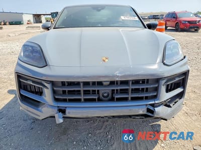 Piąte zdjęcie samochodu w środku: 2025 PORSCHE CAYENNE S COUPE VIN:WP1BL2AY9SDA39311 - miniatura