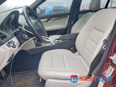 Zdjęcie 7 z 13 samochodu: 2009 MERCEDES-BENZ C 350 VIN:WDDGF56X69R043061 - miniatura