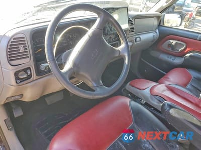 Zdjęcie 8 z 13 samochodu: 1997 CHEVROLET TAHOE K1500 VIN:3GNEK18R8VG190200 - miniatura