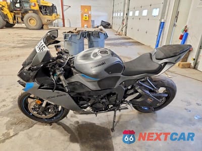 Trzecie zdjęcie samochodu z tyłu: 2025 KAWASAKI ZX636 K VIN:JKBZXJJ15SA031201 - miniatura