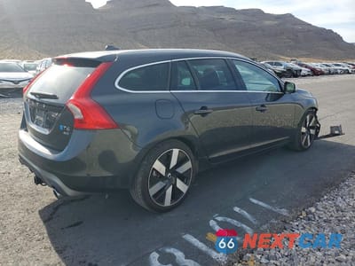 Trzecie zdjęcie samochodu z tyłu: 2015 VOLVO V60 R DESIGN VIN:YV1902SS7F1264038 - miniatura