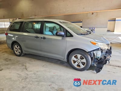 Czwarte zdjęcie samochodu z boku: 2015 TOYOTA SIENNA L 7-PASSENGER VIN:5TDZK3DC0FS535990 - miniatura
