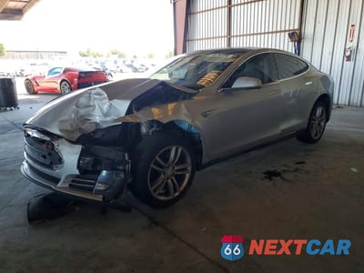 2013 TESLA MODEL S 5YJSA1CNXDFP17886 - główne zdjęcie licytacji z USA - miniatura