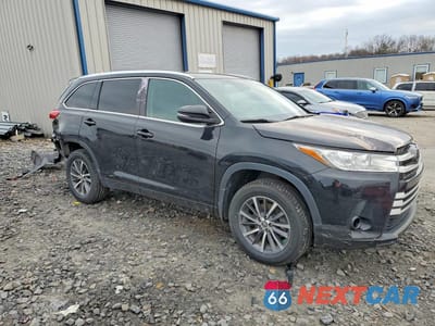 Czwarte zdjęcie samochodu z boku: 2018 TOYOTA HIGHLANDER XLE VIN:5TDJZRFH6JS857871 - miniatura