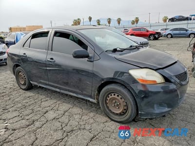 Czwarte zdjęcie samochodu z boku: 2009 TOYOTA YARIS BASE VIN:JTDBT903894055543 - miniatura