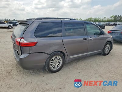 Trzecie zdjęcie samochodu z tyłu: 2016 TOYOTA SIENNA XLE PREMIUM 8-PASSENGER VIN:5TDYK3DC7GS698021 - miniatura