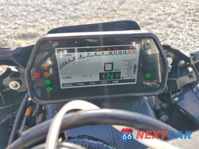 Zdjęcie 7 z 9 samochodu: 2024 YAMAHA YZFR1 VIN:JYARN66E7RA003804 - miniatura