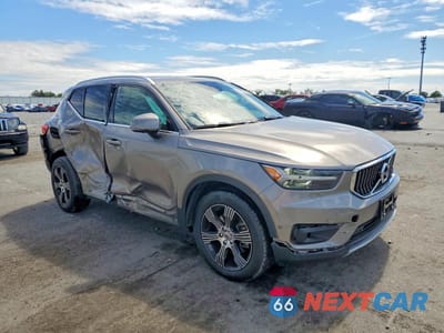 Czwarte zdjęcie samochodu z boku: 2020 VOLVO XC40 T5 INSCRIPTION VIN:YV4162UL2L2199898 - miniatura