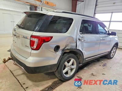 Trzecie zdjęcie samochodu z tyłu: 2017 FORD EXPLORER XLT VIN:1FM5K8D87HGC26873 - miniatura