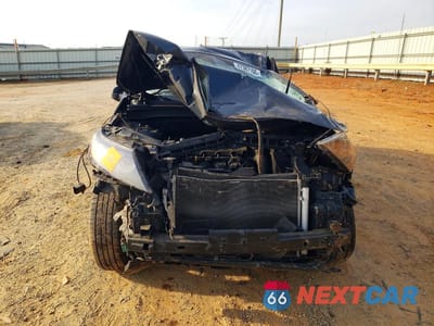 Piąte zdjęcie samochodu w środku: 2011 KIA SORENTO LX VIN:5XYKT3A19BG138951 - miniatura
