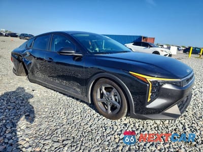 Czwarte zdjęcie samochodu z boku: 2025 KIA K4 LXS VIN:3KPFT4DE8SE068572 - miniatura
