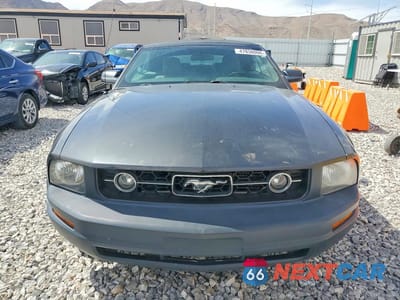 Piąte zdjęcie samochodu w środku: 2008 FORD MUSTANG VIN:1ZVHT84N885178717 - miniatura